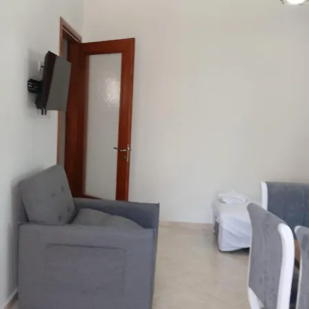 Piro Apartment *